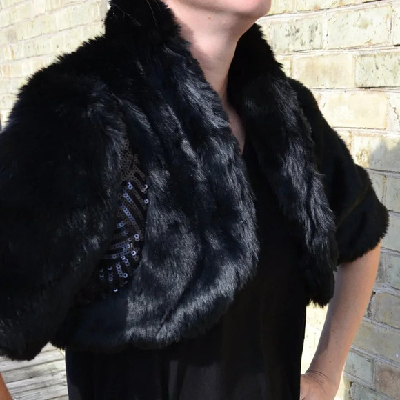 Faux Fur Shrug with Sequin  Detail - Picture 10 of 12
